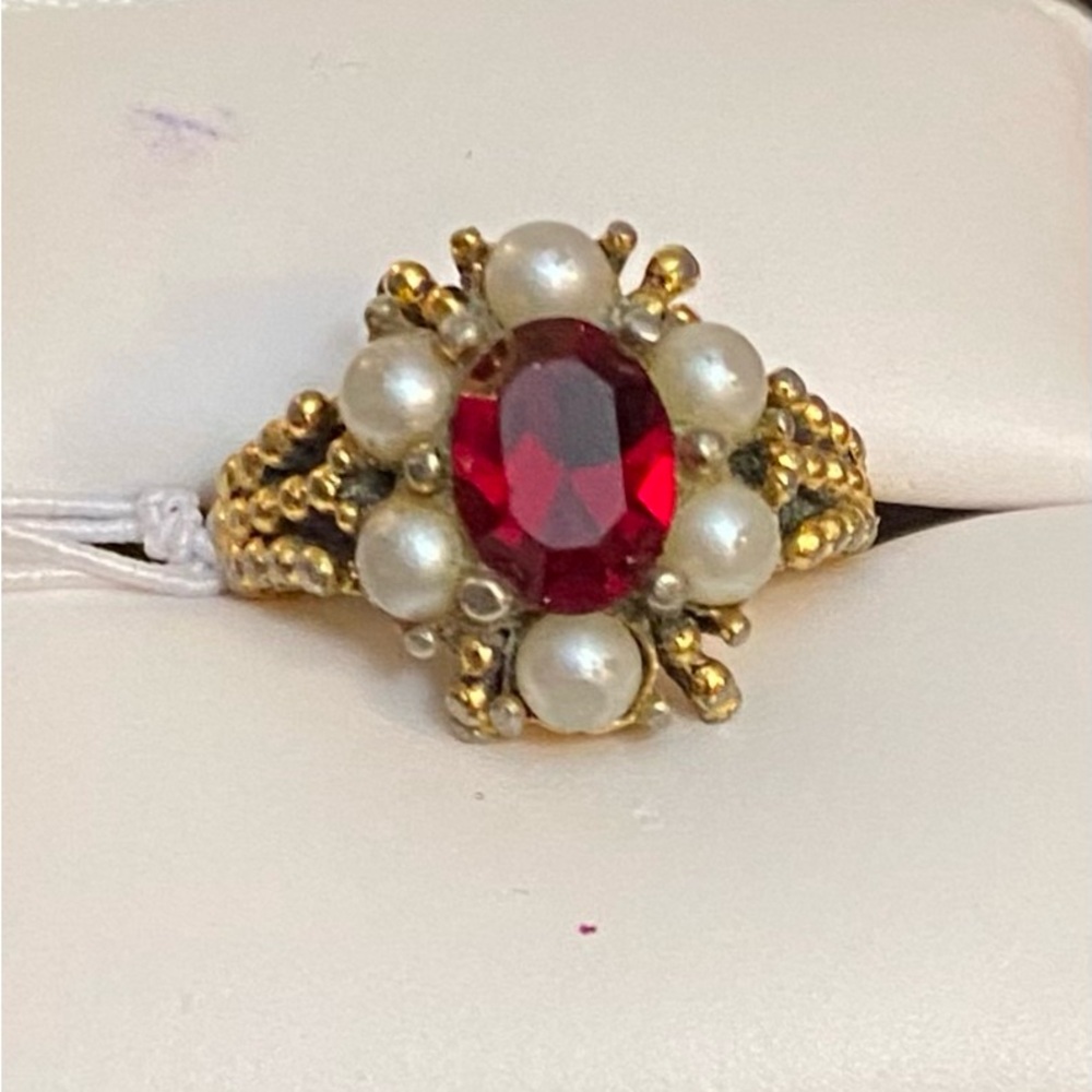 VINTAGE Avon Ruby colour ring * Like new*